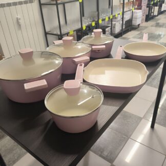 batteria di pentole moderna