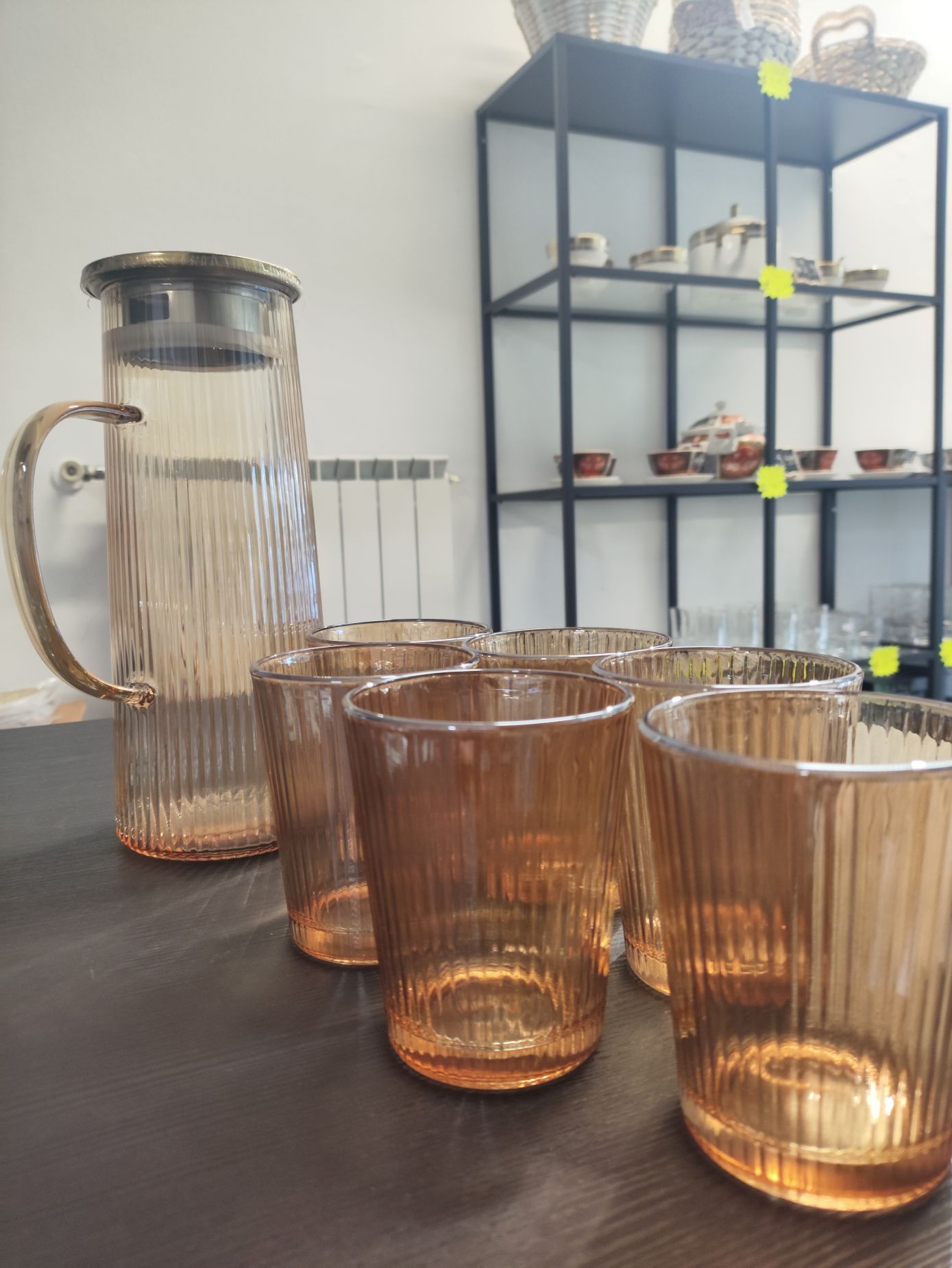 servizio di bicchieri da 6 con caraffa ambra servizio di bicchieri da 6 con caraffa ambra